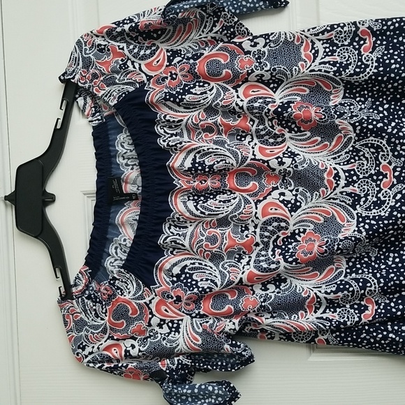 New Directions Petite Women's Blouse - Picture 3 of 11